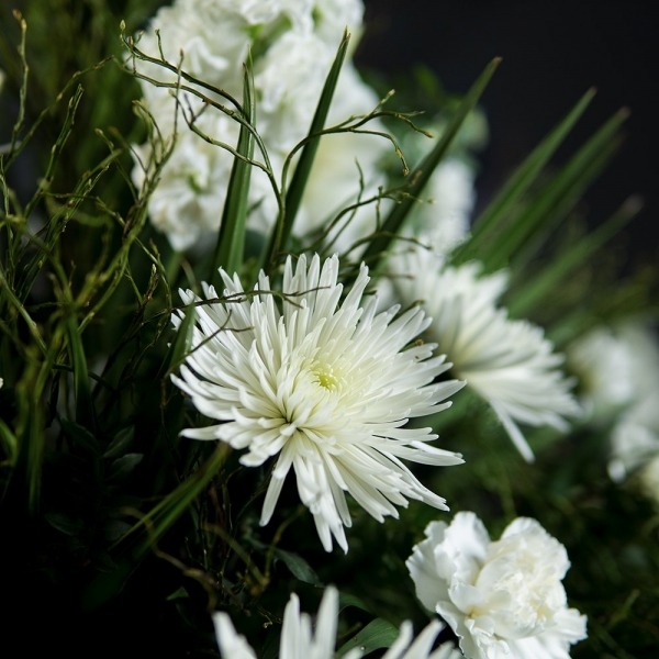 Smuteční dekorace k rakvi