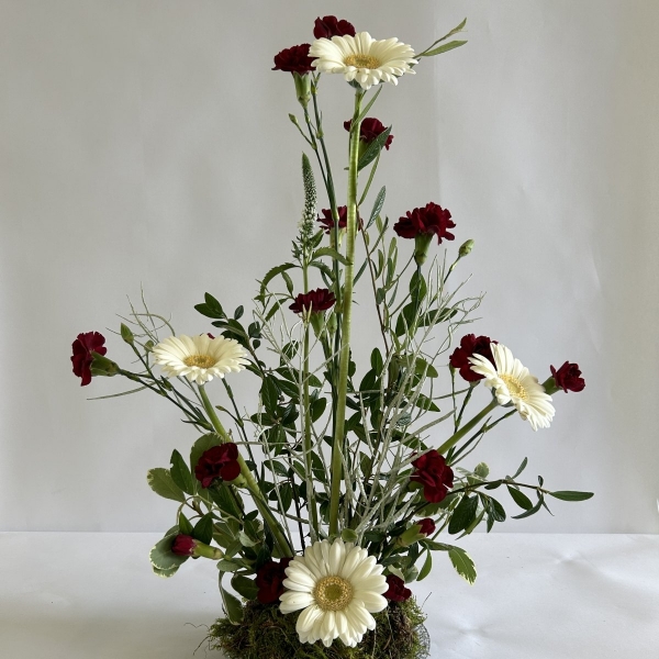 Kurz aranžování živých květin do nádoby, Ostrava, 30. 4. 2024