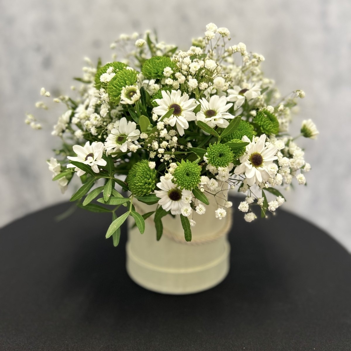 Kurz aranžování živých květin do nádoby, Ostrava, 30. 4. 2024