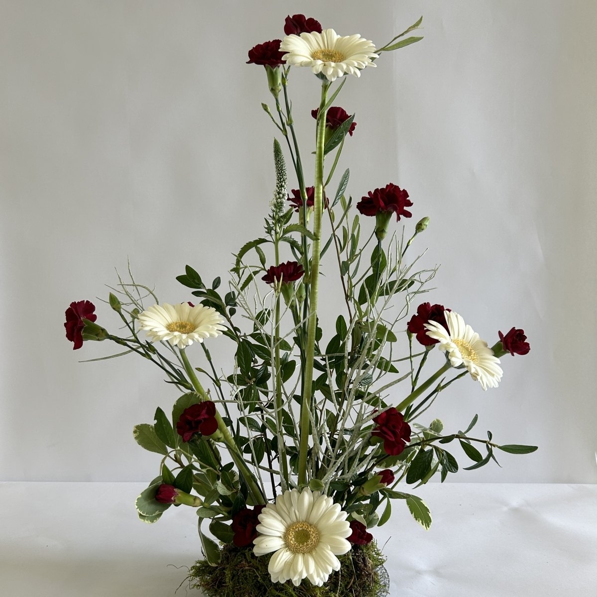 Kurz aranžování živých květin do nádoby, Ostrava, 30. 4. 2024