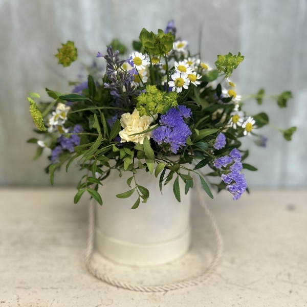 Kurz aranžování živých květin do nádoby, Ostrava, 30. 4. 2024