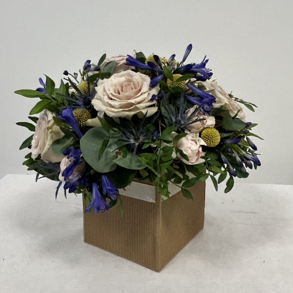 Kurz aranžování živých květin do nádoby, Ostrava, 30. 4. 2024