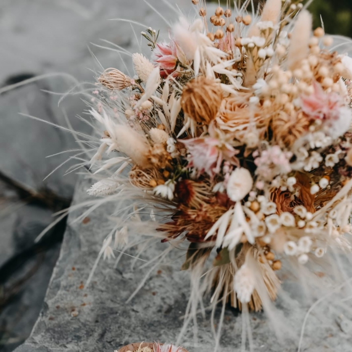 Svatební kytice vázaná v ruce, Praha, 2. 12. 2025